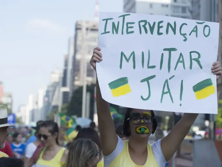 Dez anos após golpe contra Dilma, direita perde força, mas extrema direita radicaliza nas ruas 