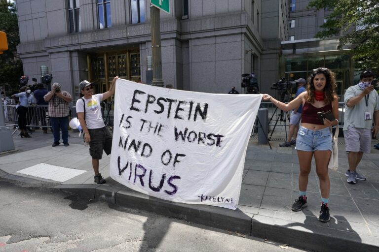 Casal Chomsky afirma que desconhecia crimes de Epstein ao reconhecer ‘gravidade’ do caso
