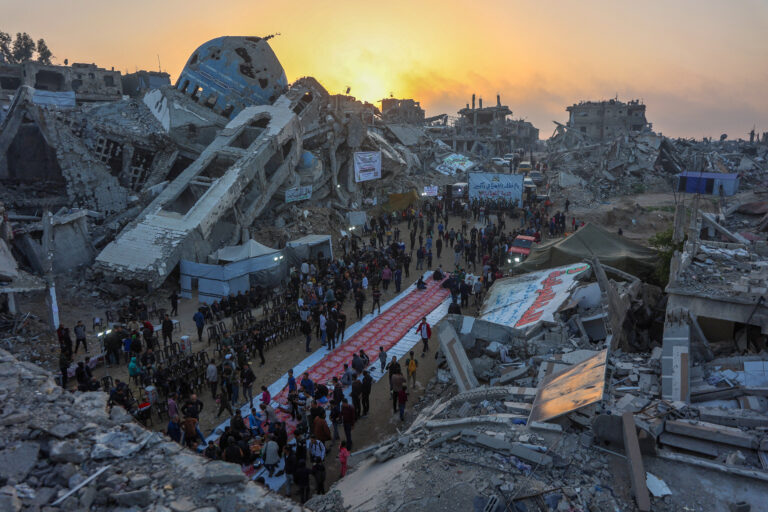 Palestinos em Gaza iniciam Ramadã em meio a violações de cessar-fogo e incertezas sobre futuro