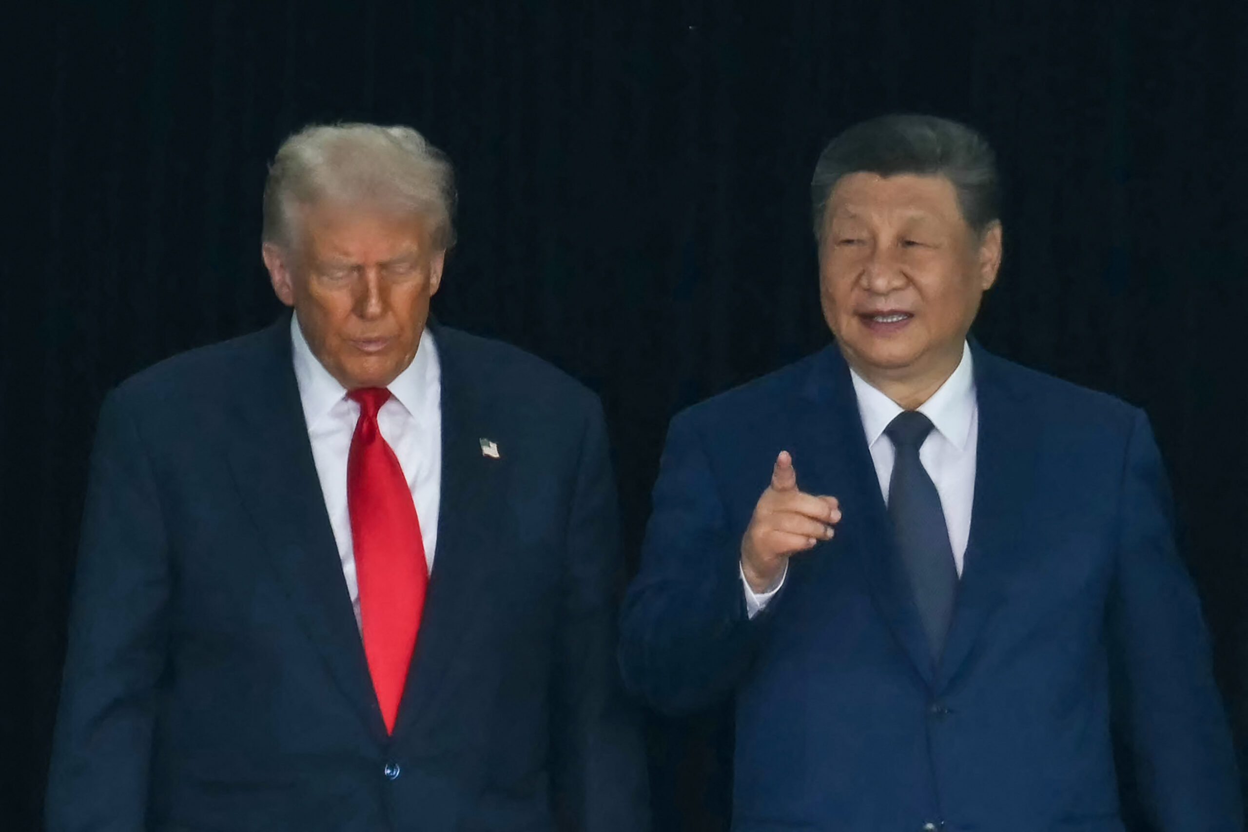 Presidente dos EUA, Donald Trump e presidente da China, Xi Jinping, deixam a Base Aérea de Gimhae, próxima ao Aeroporto Internacional de Gimhae, em Busan, Coreia do Sul, após negociações - 30 de outubro de 2025.