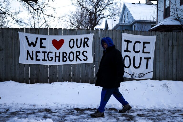 Após protestos, Trump vai retirar agentes de imigração de Minnesota