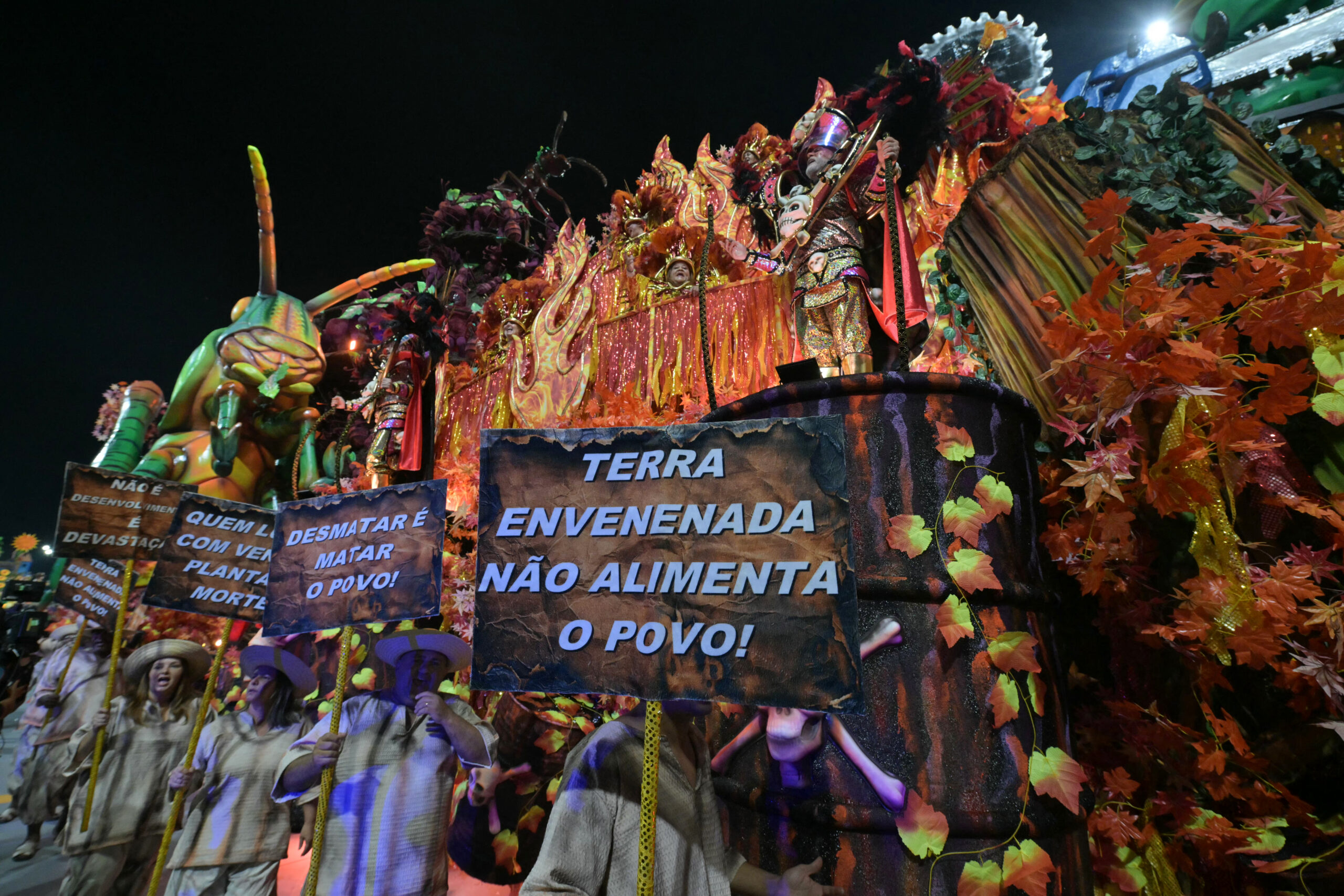 Acadêmicos do Tatuapé homenageou o MST no desfile de 2026