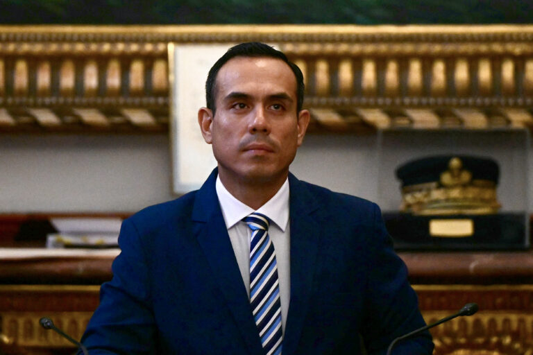 Congresso peruano destitui presidente interino José Jerí, quatro meses após assumir o governo