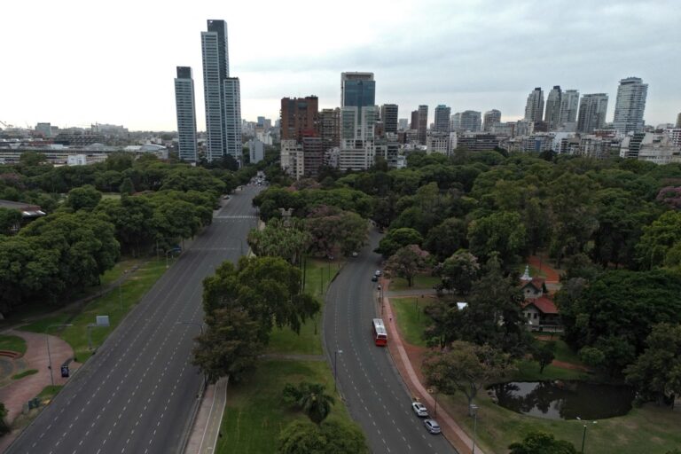 Argentina tem greve geral em dia de votação da reforma trabalhista de Milei que retira direitos
