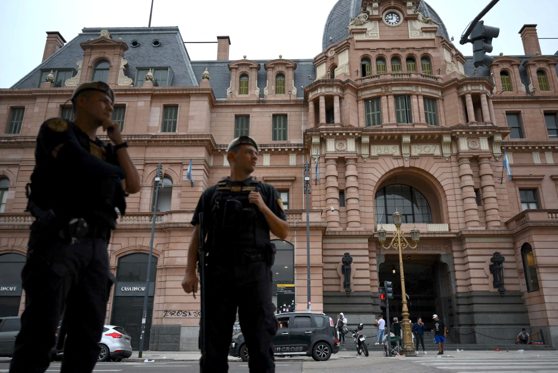 Policiais patrulham as proximidades do Congresso argentino