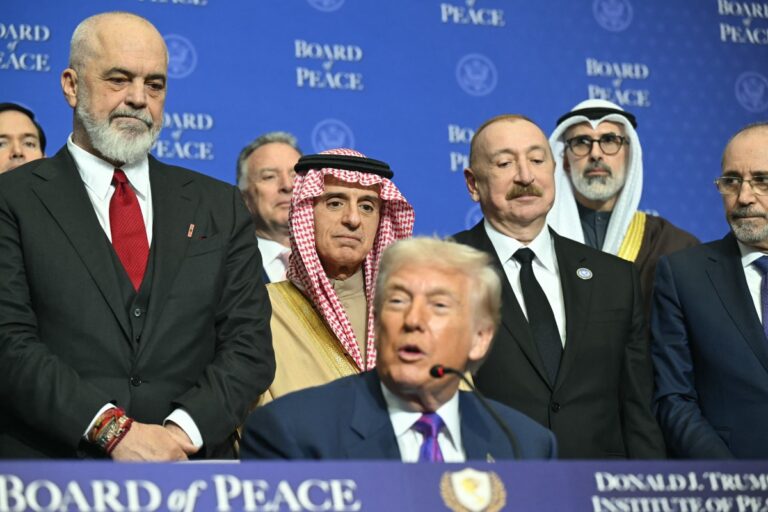 Com aporte, Trump lança 'Conselho de Paz' ignorando palestinos e o genocídio em curso