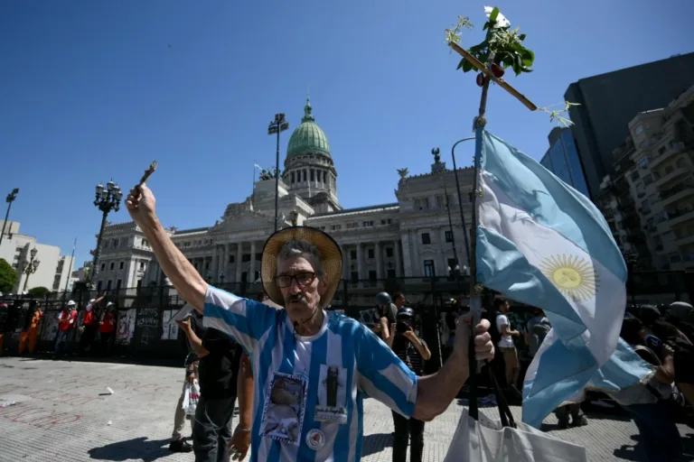 Senado argentino aprova redução da maioridade penal para 14 anos
