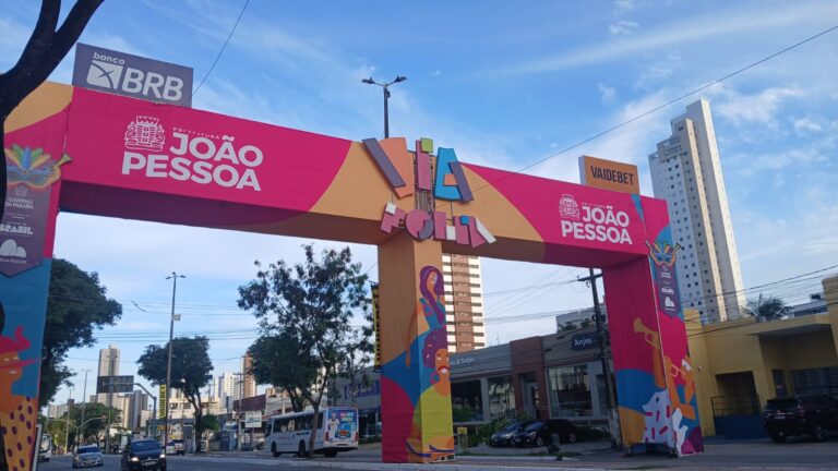 E aí, Paraíba, tu vai de besta? Carnaval, apostas e a privatização provisória da alegria em JP