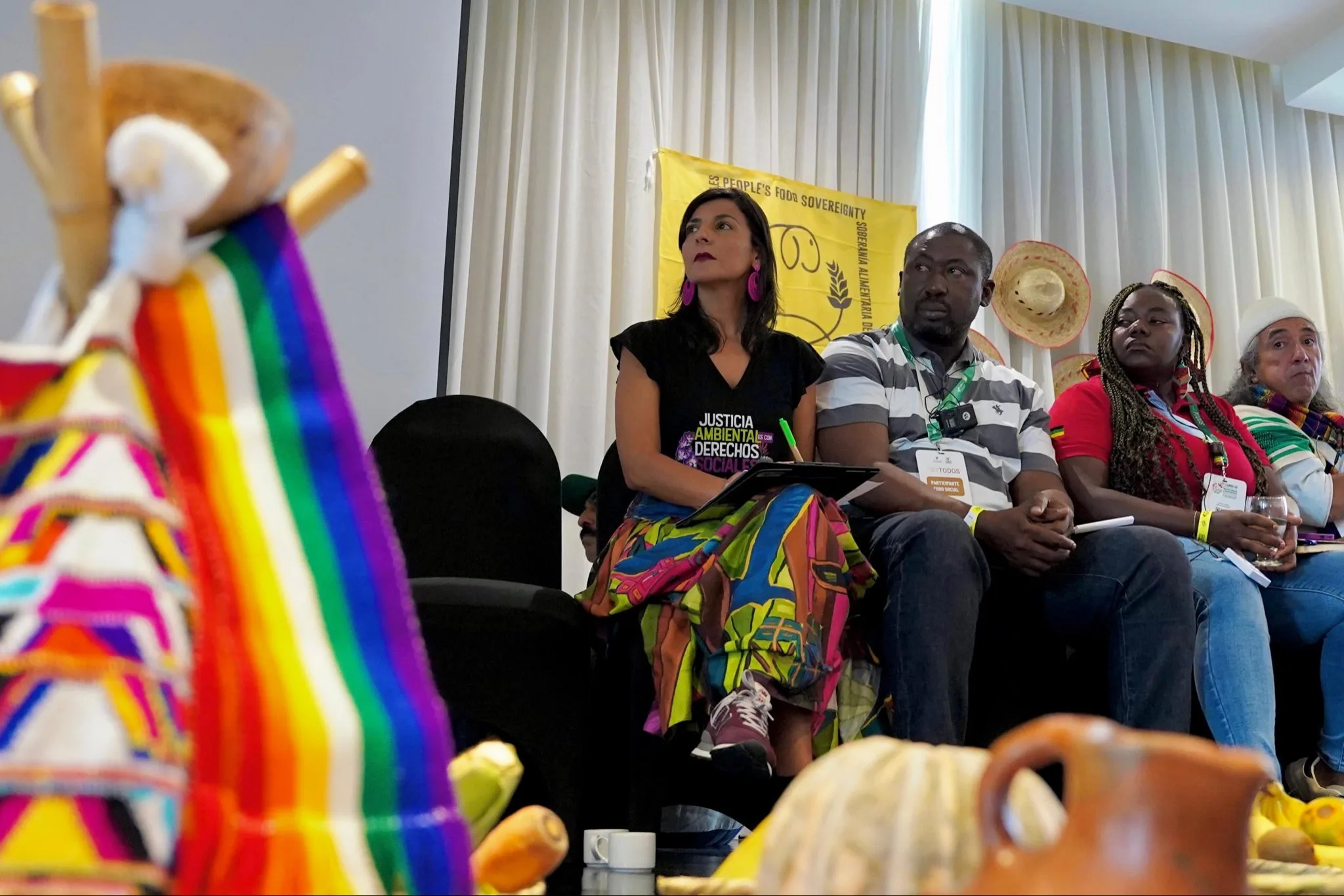 Ministra Irene Vélez Torres (primeira à esquerda) participa do Foro de Povos e Movimentos Sociais da Conferência Internacional de Reforma Agrária e Desenvolvimento Rural (Icarrd20)