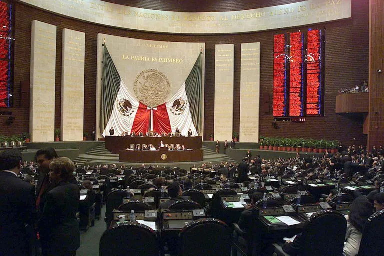 México aprova proposta de Sheinbaum de reduzir jornada de trabalho de 48 para 40 horas semanais