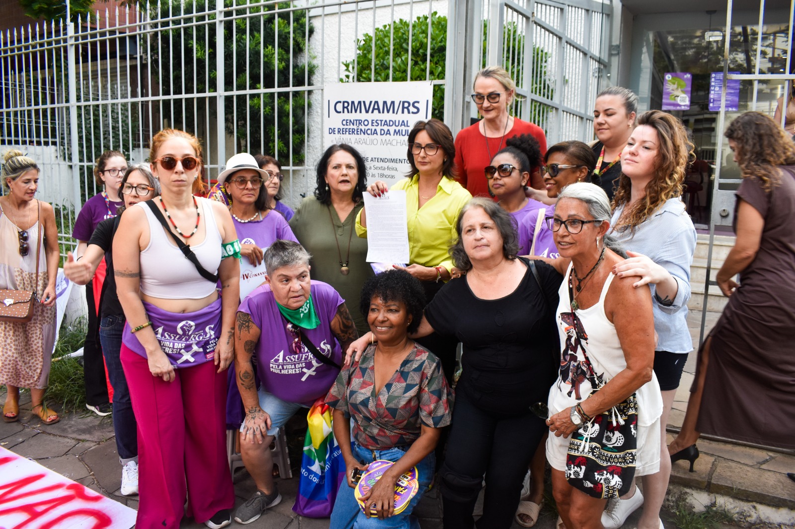 Sindicato entregou carta de repúdio aos feminicídios à secretária das Mulheres, Fábia Richter