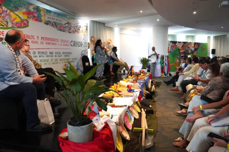 Fórum de movimentos antecede conferência internacional sobre reforma agrária na Colômbia