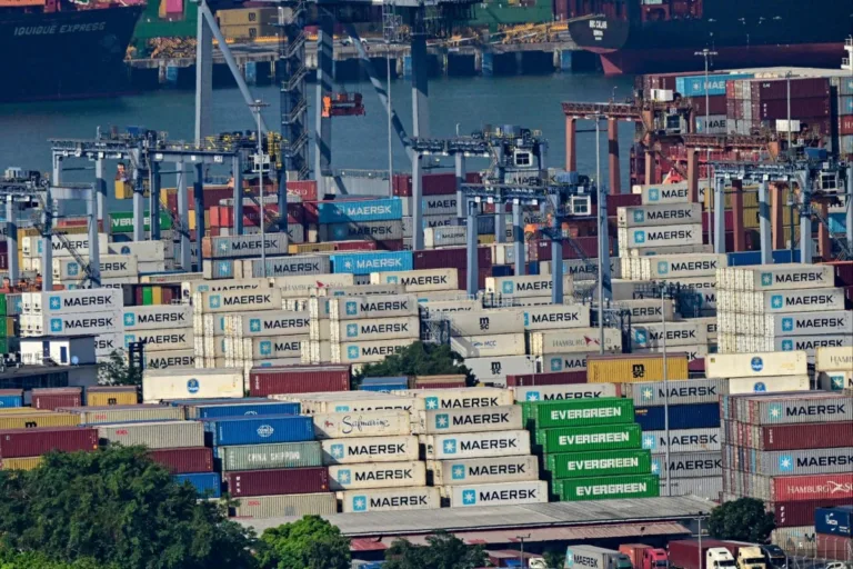 China toma medidas legais para retomar portos cujo controle o Panamá transferiu a europeus