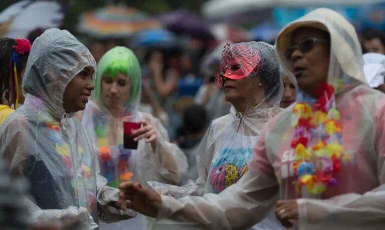 Vai chover no Carnaval? Confira a previsão do tempo para os dias de folia 