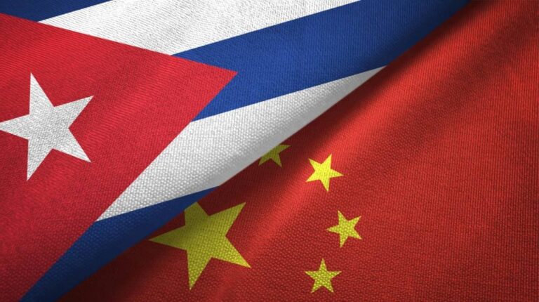 China envia ajuda a Cuba e promete apoio contínuo contra bloqueio energético imposto pelos EUA