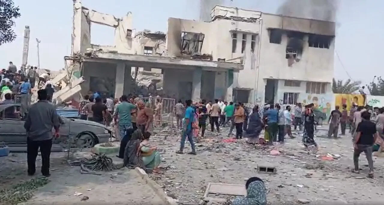 Escola primária feminina em Minab, no sul do Irã, atingida por míssil em ataque conjunto de EUA e Israel neste sábado (28), que deixou 40 mortas e 48 estudantes feridas, segundo a IRNA