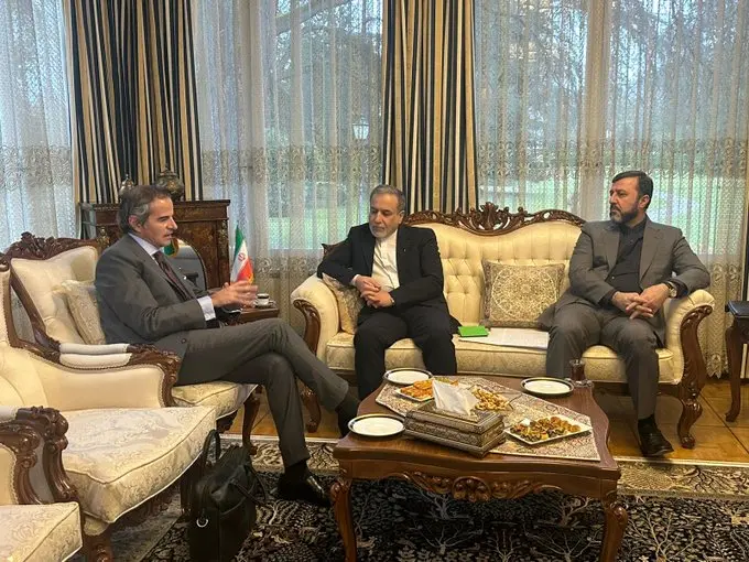 O ministro das Relações Exteriores do Irã, Abbas Araghchi, se reuniu com o diretor da Agência Internacional de Energia Atômica (AIEA), Rafael Grossi