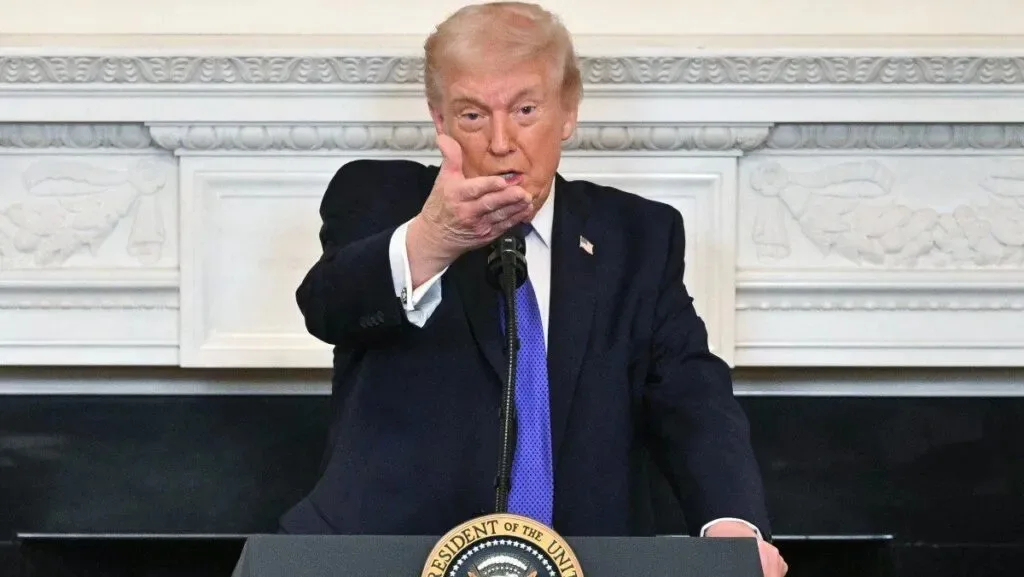 Donald Trump discursa