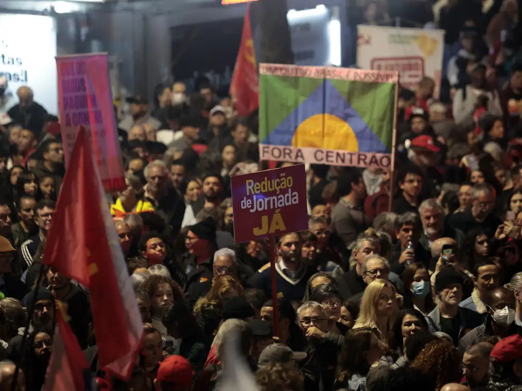 Protesto à atuação do Congresso Nacional na justiça tributária com a taxação dos super ricos, fim da escala 6×1 e a isenção de Imposto de Renda para quem ganha até R$ 5 mil, realizado em frente ao MASP, em agosto de 2025