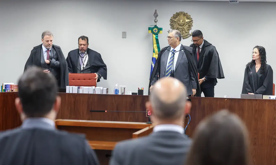 Eles estão presos preventivamente há dois anos e podem recorrer da condenação.