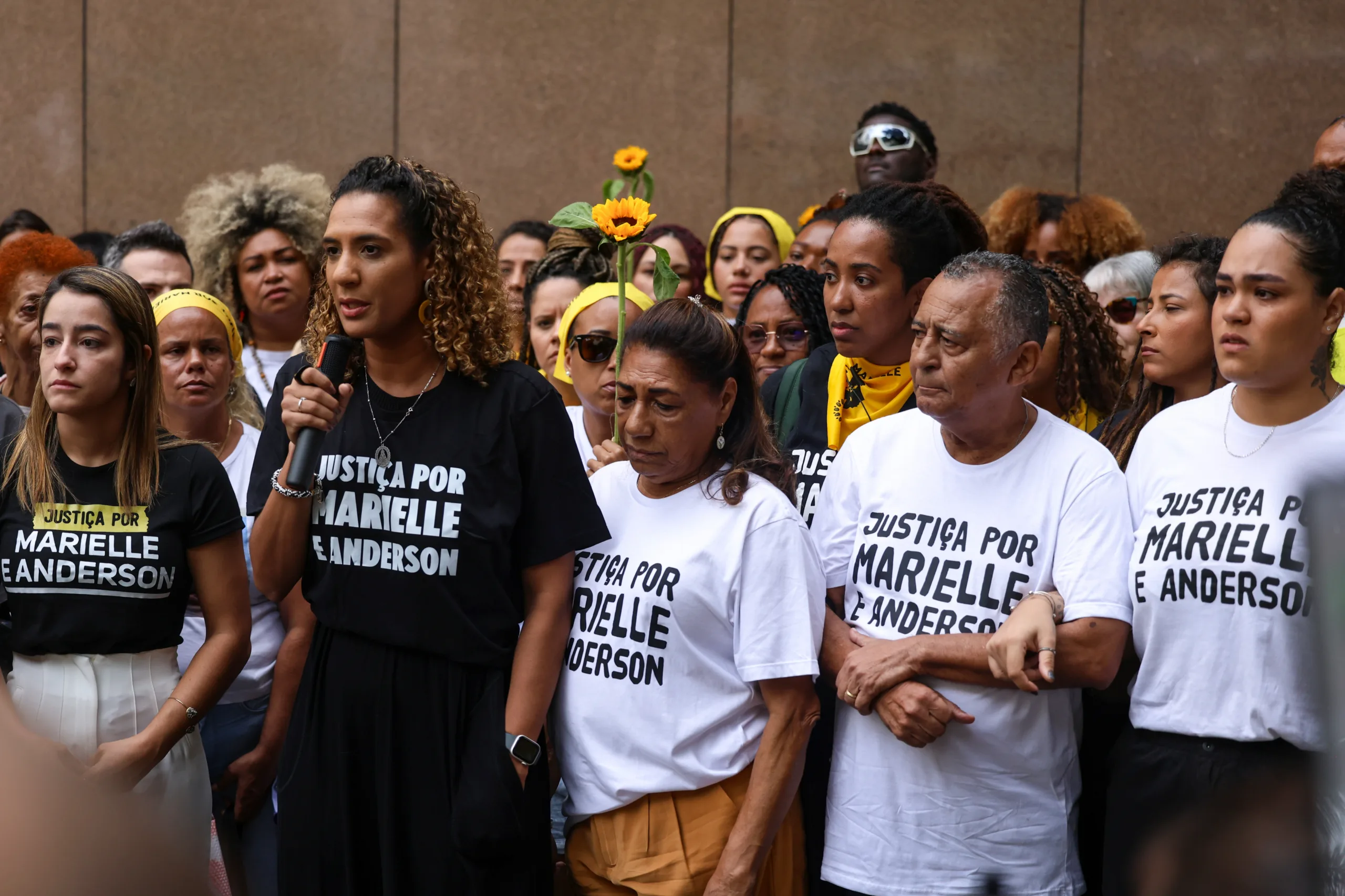 A ministra da Igualdade Racial e irmã de Marielle Franco, Anielle Franco durante ato que pede Justiça por Marielle e Anderson, em frente ao Tribunal de Justiça, no centro do Rio de Janeiro