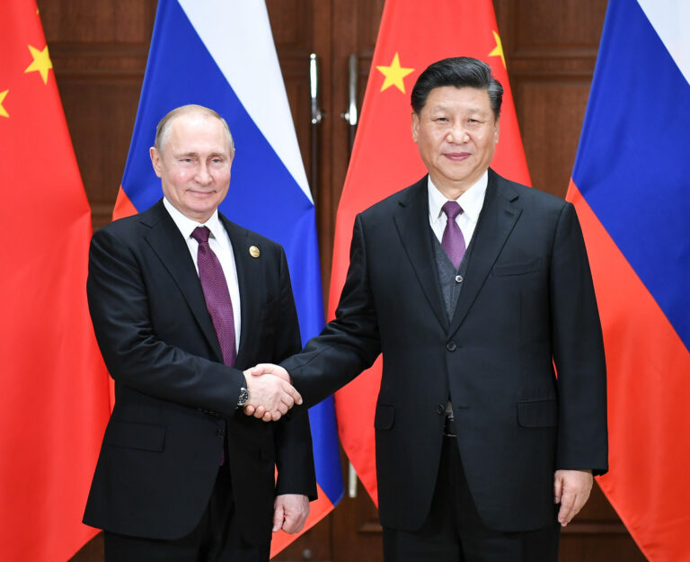 China e Rússia fortalecem aliança frente à escalada militar dos EUA