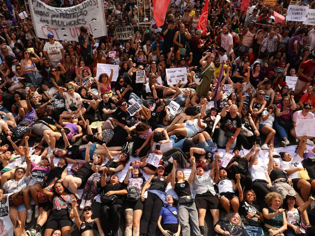 Ato nacional pelo fim da violência contra as mulheres, com o tema Basta de feminicídio. Queremos as mulheres vivas!, na Avenida Paulista. Foto: Rovena Rosa/Agência Brasil