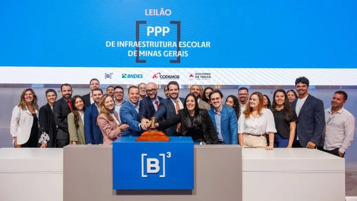 Governo Zema/Simões entrega 95 escolas de MG a fundo ligado ao BTG/Pactual