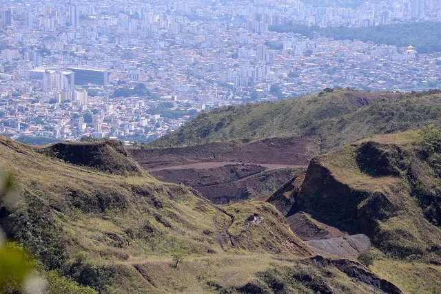 Mineração na Serra do Curral (MG) é suspensa e agência nacional terá que pagar multa de R$ 4 mi
