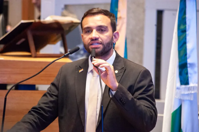 Deputado aciona MPDFT contra Ibaneis por novas suspeitas no caso BRB e Master
