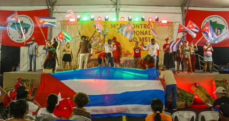 O MST reafirmou o compromisso de solidariedade a Cuba no 14º enontro nacional do movimento realizado em Salvador (BA), em janeiro deste ano