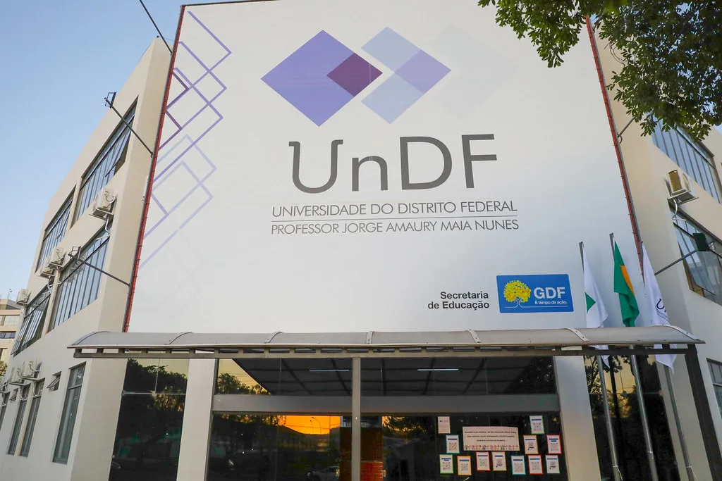 Legenda (final, mais forte): Precariedade em campus da UnDF e protestos estudantis evidenciam impacto da falta de recursos investigada pelo TCDF.