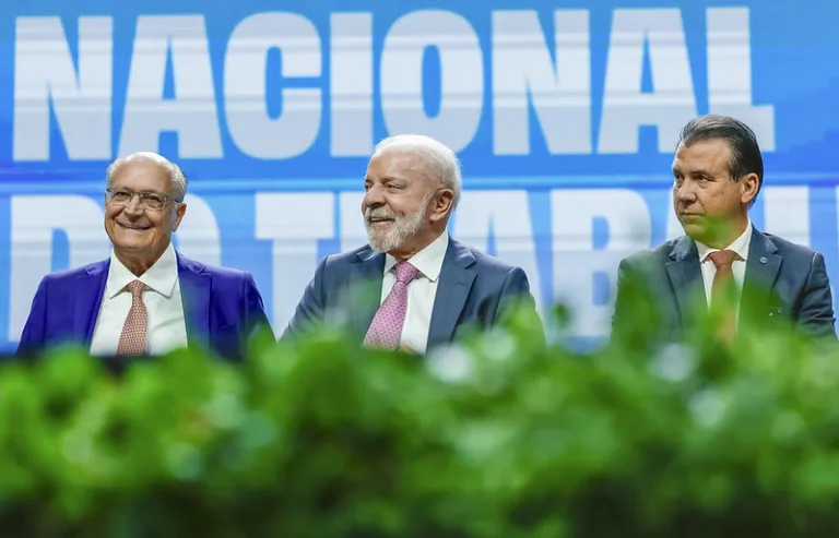 Lula promete ficar ao lado dos trabalhadores em discussão sobre fim da escala 6x1