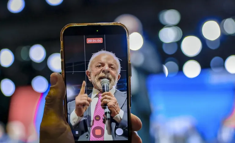 Lula diz que fome em Cuba é resultado de perseguição ideológica e cobra ação da América Latina