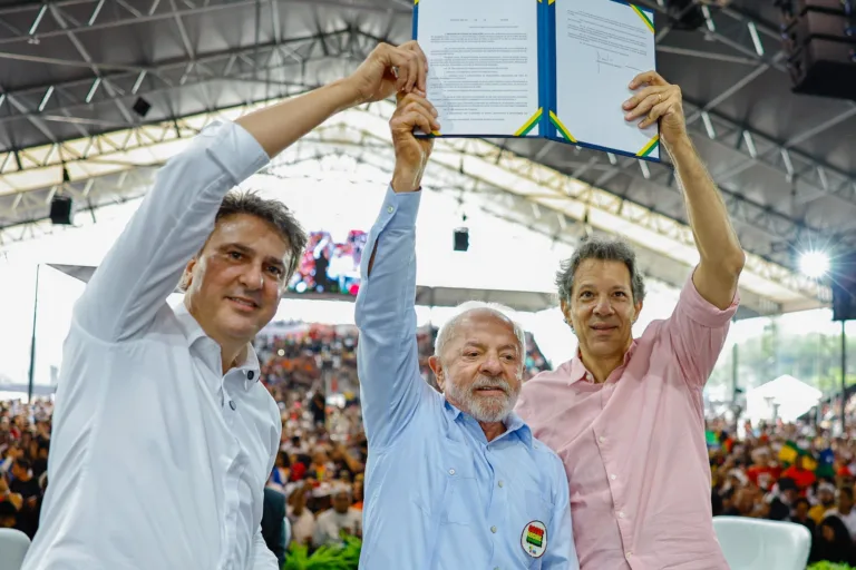 Lula aumenta em 290% a verba de apoio do MEC para rede de cursinhos populares
