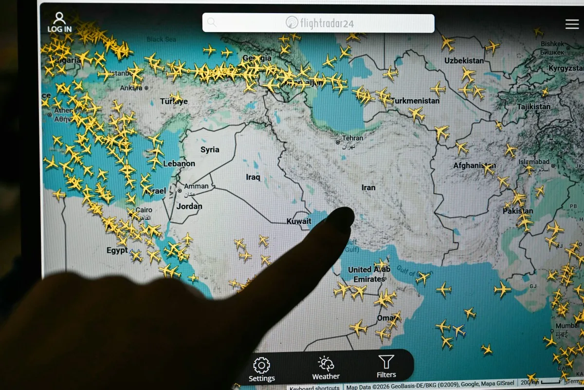 Página do site Flightradar 24 mostra comos os voos estão desviando do espaço aéreo iraniano