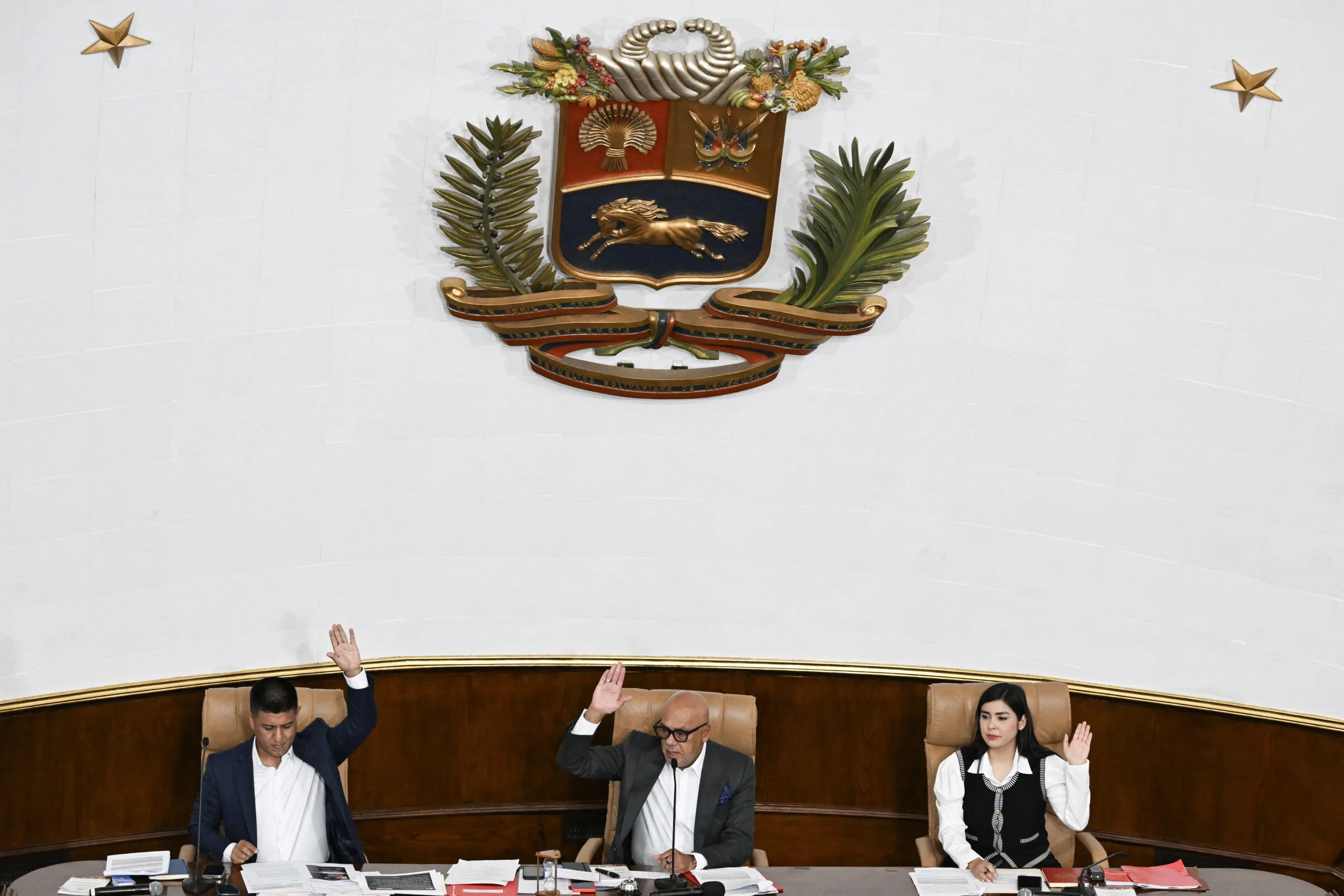 O presidente da Assembleia Nacional da Venezuela, Jorge Rodríguez, coordenou a sessão ordinária desta terça-feira (24).