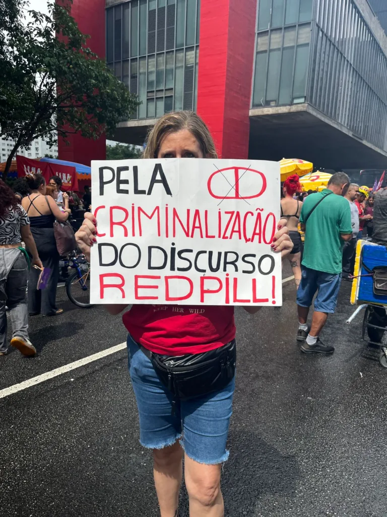 Equiparar misoginia ao racismo é fundamental, diz Sâmia Bomfim