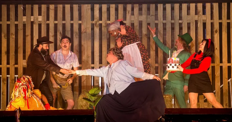 Teatro da Vertigem: Agropeça 'ganha mais força e significado' no espaço cultural do MST