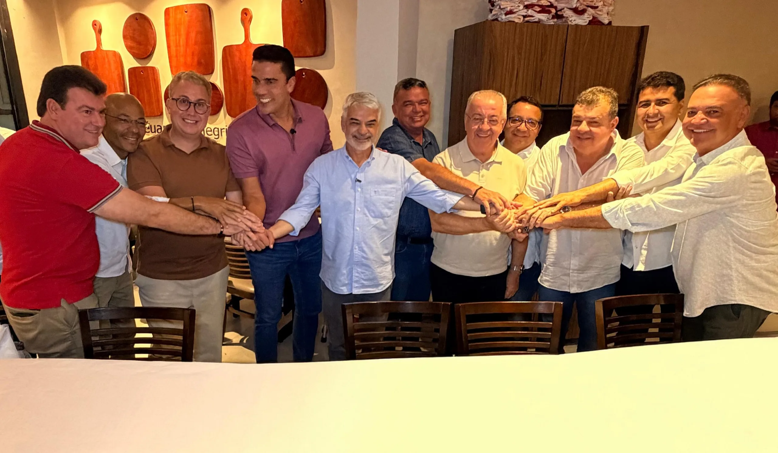 Durante almoço, senador pernambucano Humberto Costa recebeu promessas de apoios de 18 prefeitos do Agreste