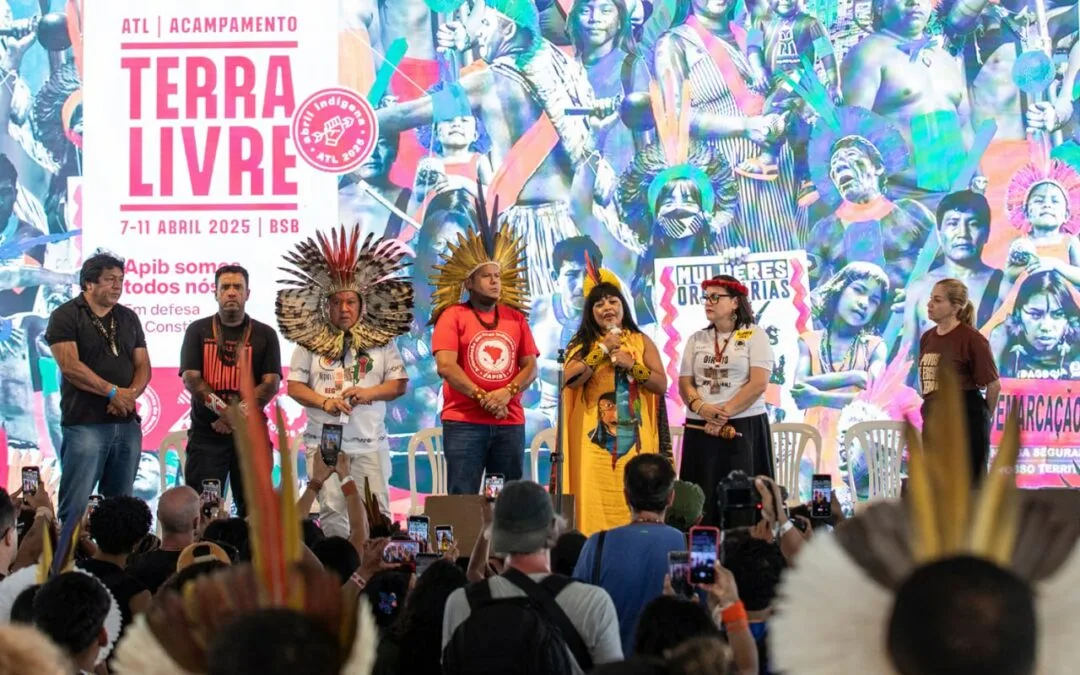 Indígenas de diferentes povos ocupam Brasília durante o Acampamento Terra Livre, maior assembleia do movimento no país