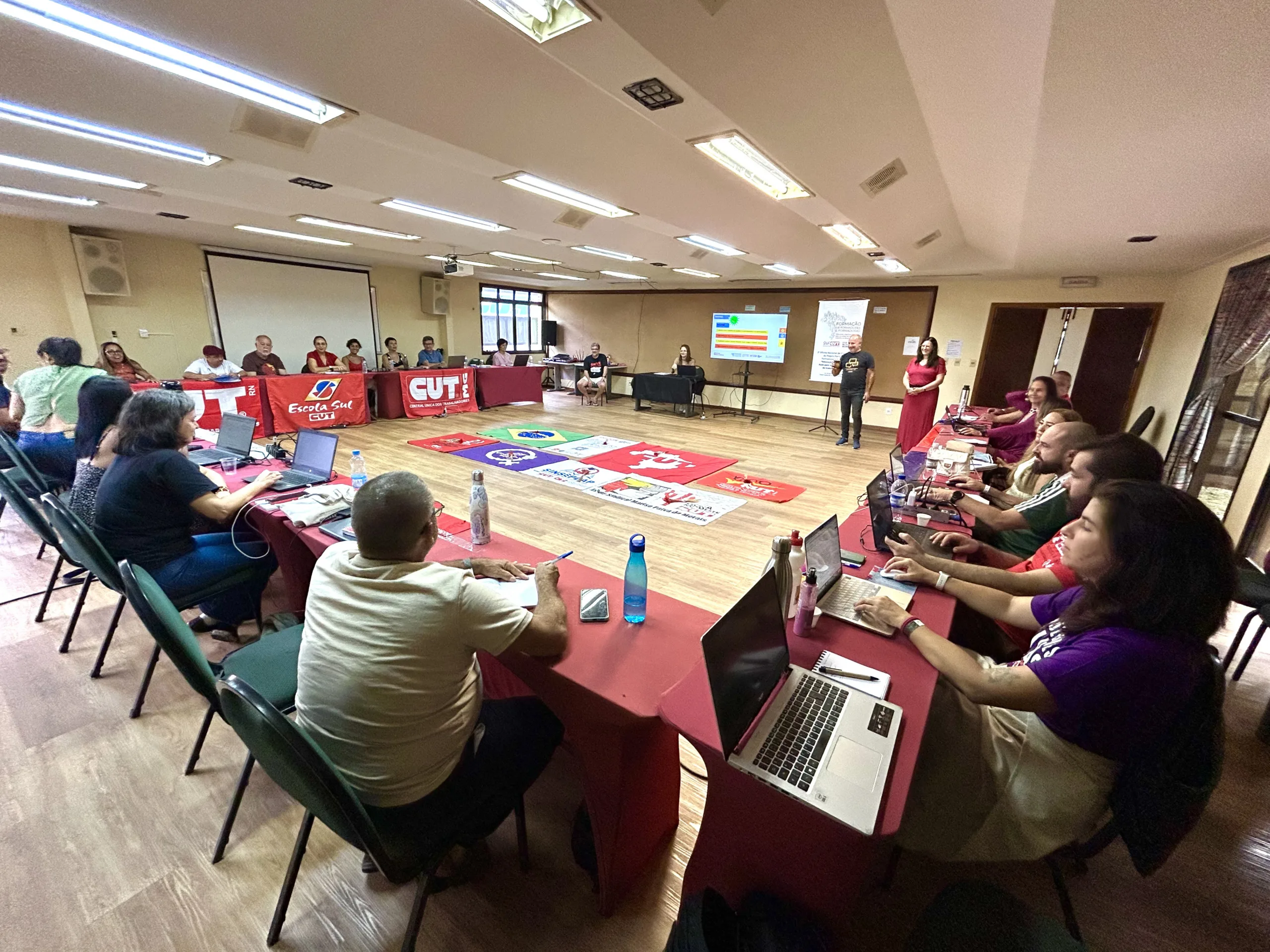 O projeto é fruto de uma cooperação internacional entre a CUT e a DGB Bildungswerk BUND, instituto de educação ligado à Confederação Alemã de Sindicatos (DGB)