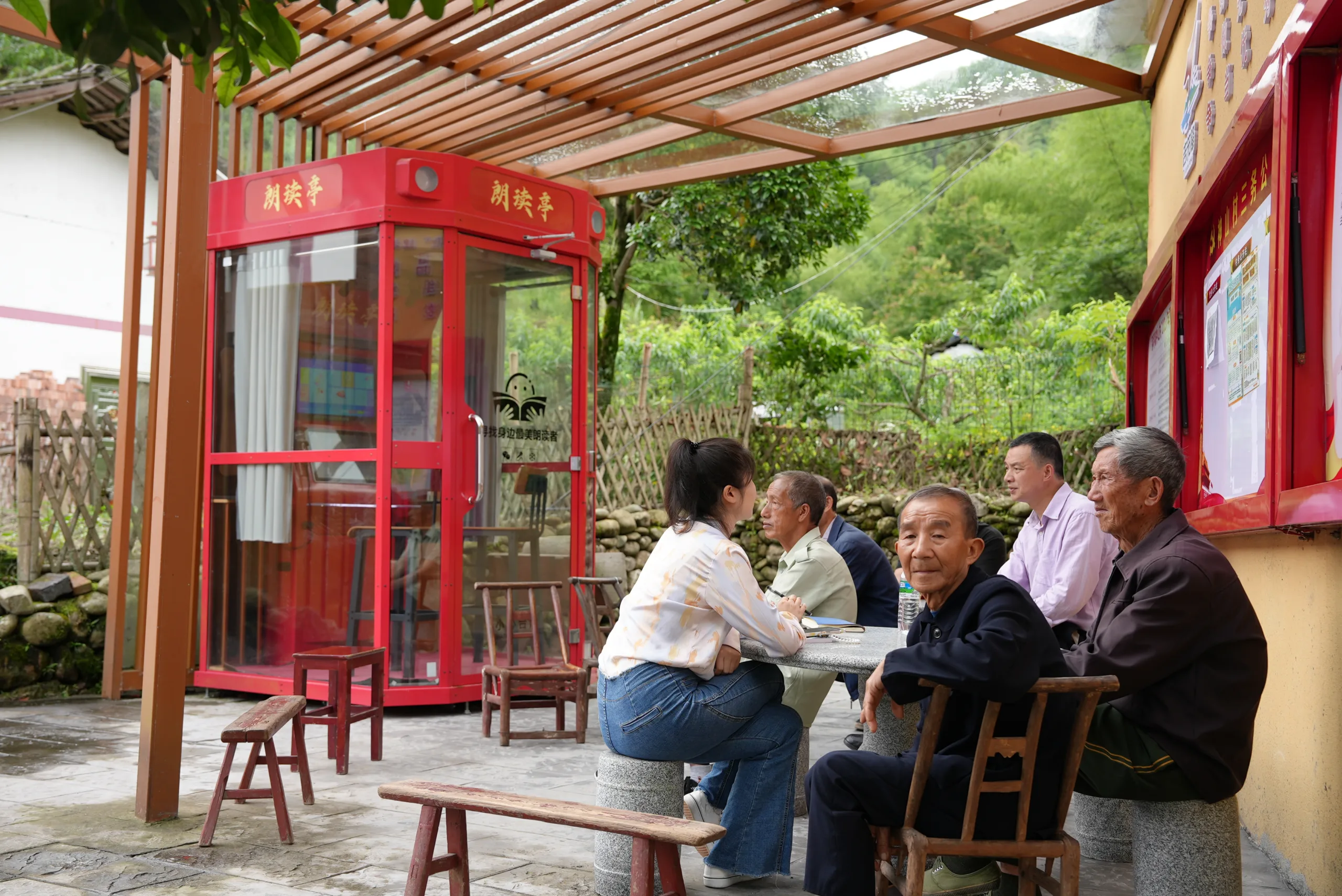 Moradores em zona rural da província de Jiangxi. 22 de maio de 2024