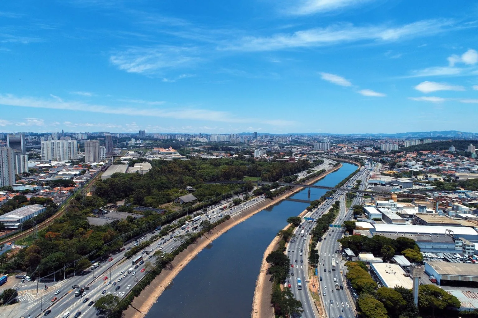 Avenida Castelo Branco, mais conhecida como Marginal Tietê
