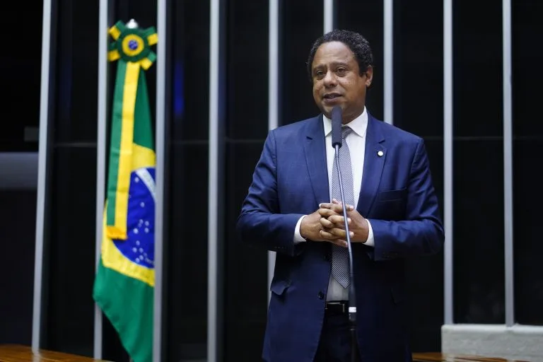 Em caravana de apoio à Cuba, Orlando Silva critica bloqueio econômico: ‘Genocídio programado’