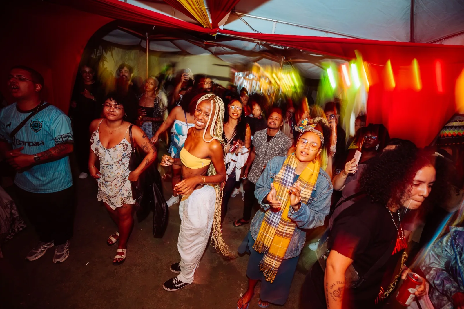 Sarau-Vá reúne samba raiz, poesia marginal e celebração da ancestralidade negra em Ceilândia