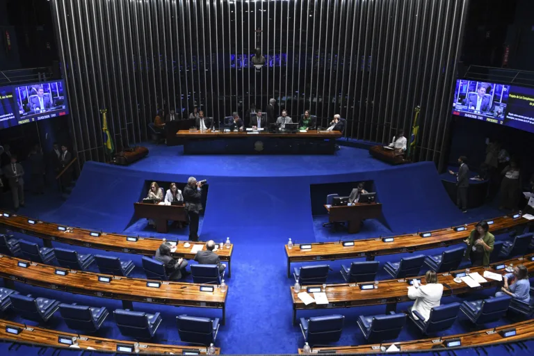 'Senado ir contra o fim da escala 6x1 é um projeto suicida', afirma cientista político