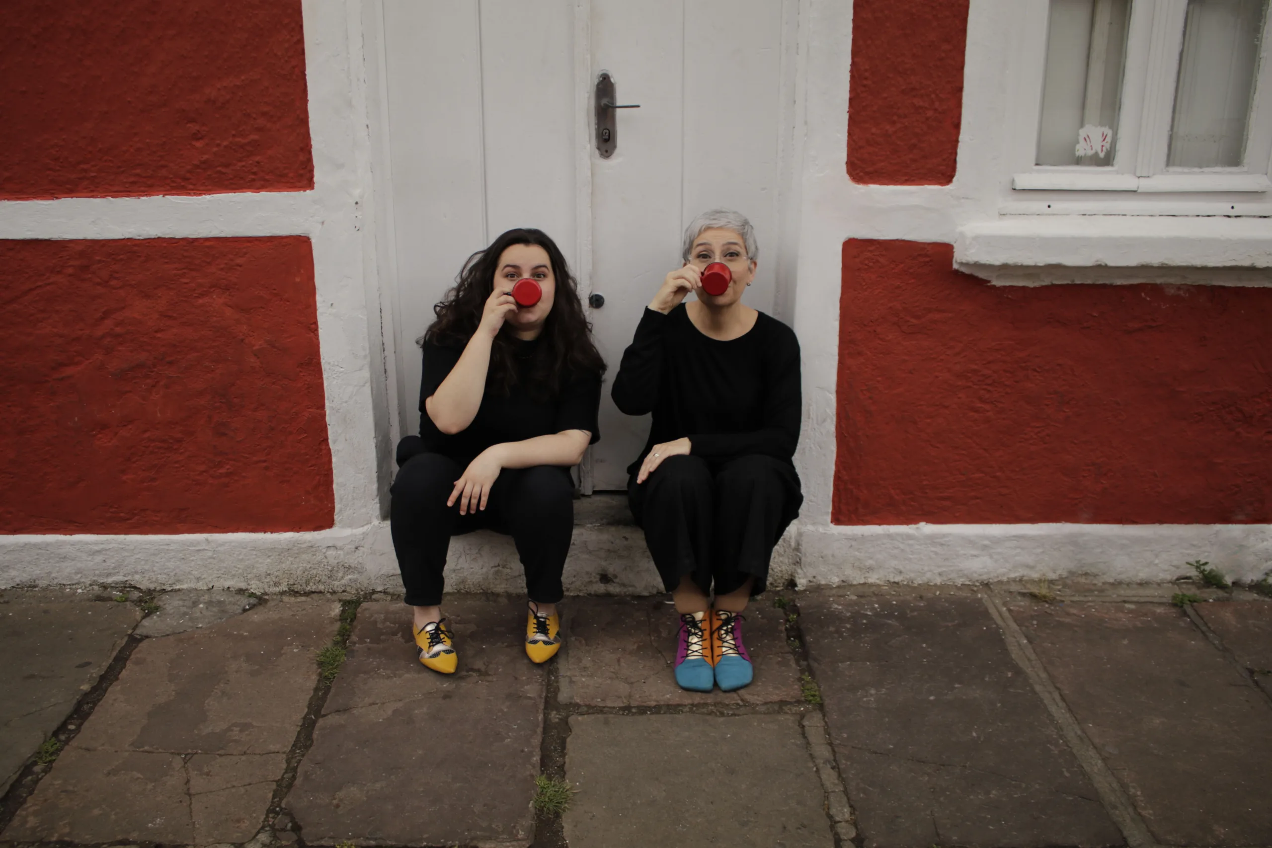 Simone e Madalena Rasslan apresentam espetáculo que conecta memória, música brasileira e reflexão sobre o significado de casa