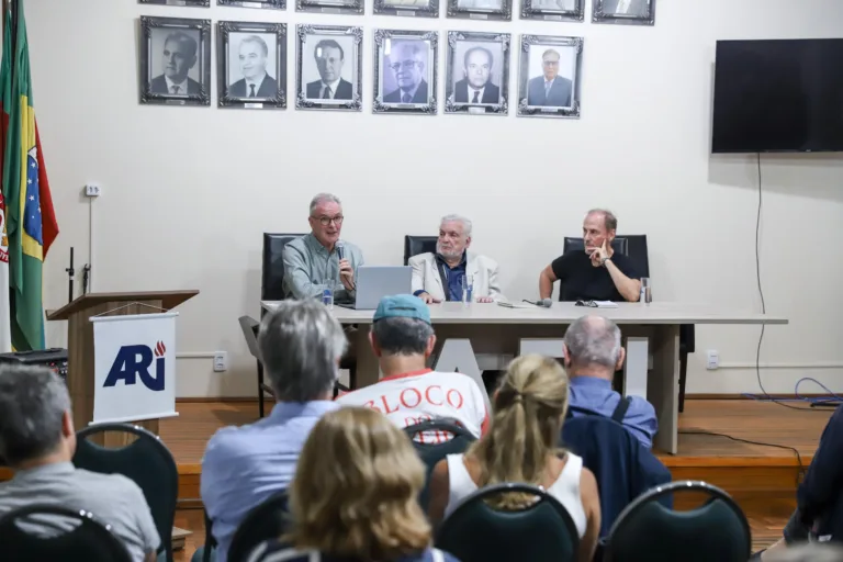 Debate em Porto Alegre marca 50 anos da ditadura argentina e denuncia negacionismo