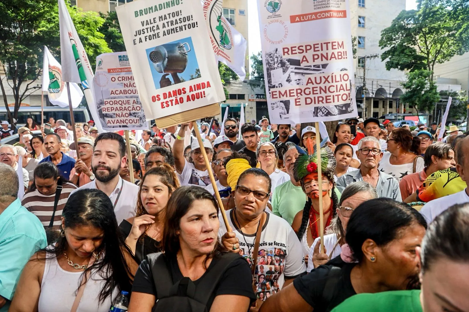 Outro tema destacado pelo movimento é a recente decisão do Tribunal de Justiça de Minas Gerais (TJMG) que manteve o pagamento do auxílio emergencial às pessoas atingidas pelo rompimento da barragem da Vale em Brumadinho.